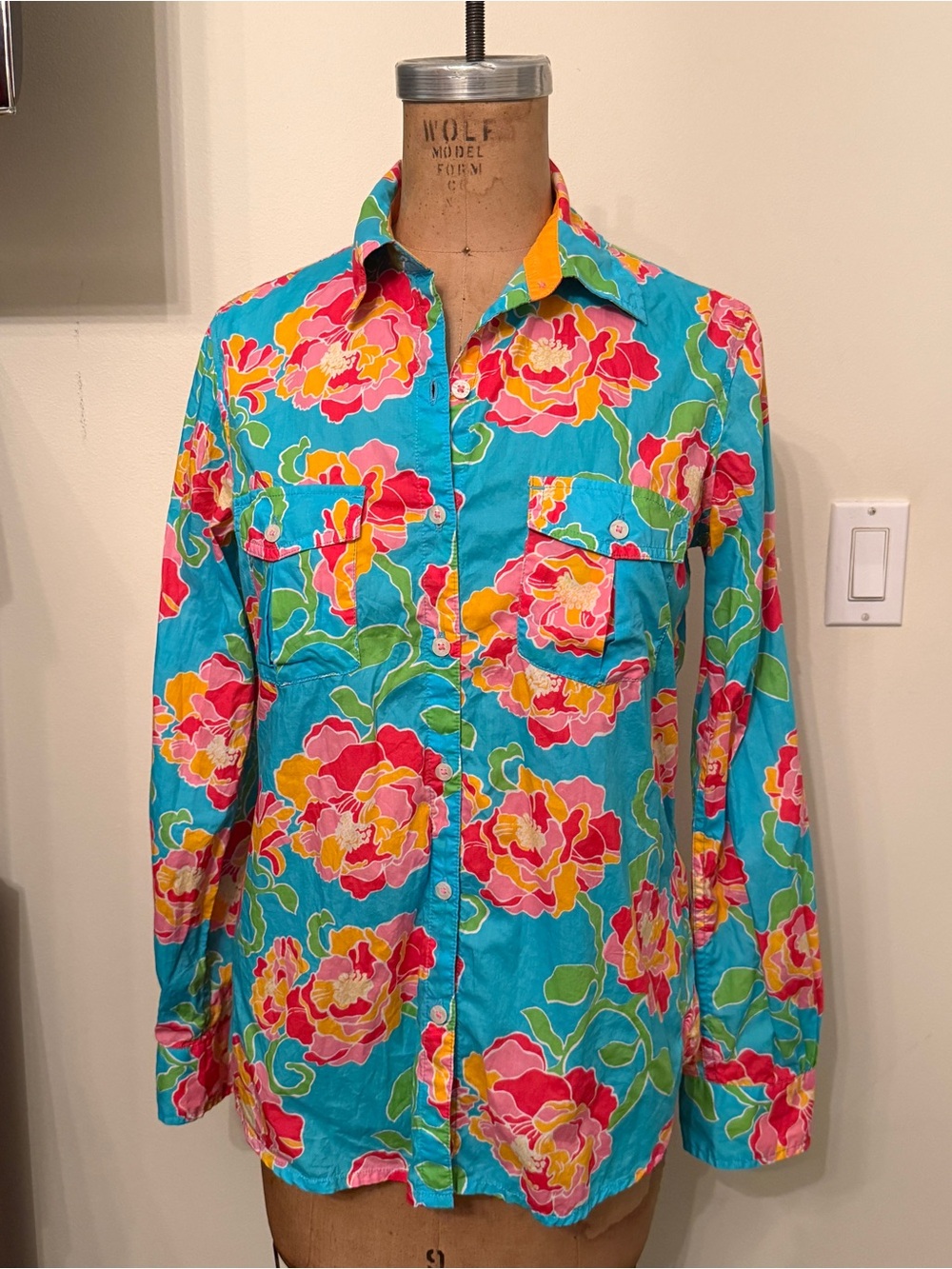 Lilly Pullitzer Resort Fit Blue Floral Print Button Down Tab Long Sleeve Shirt